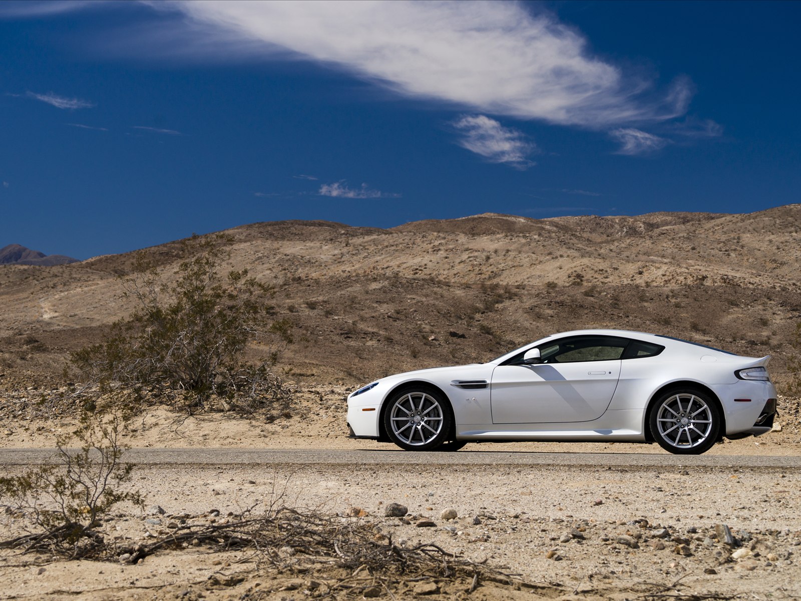 Aston Martin V12 Vantage S 2014